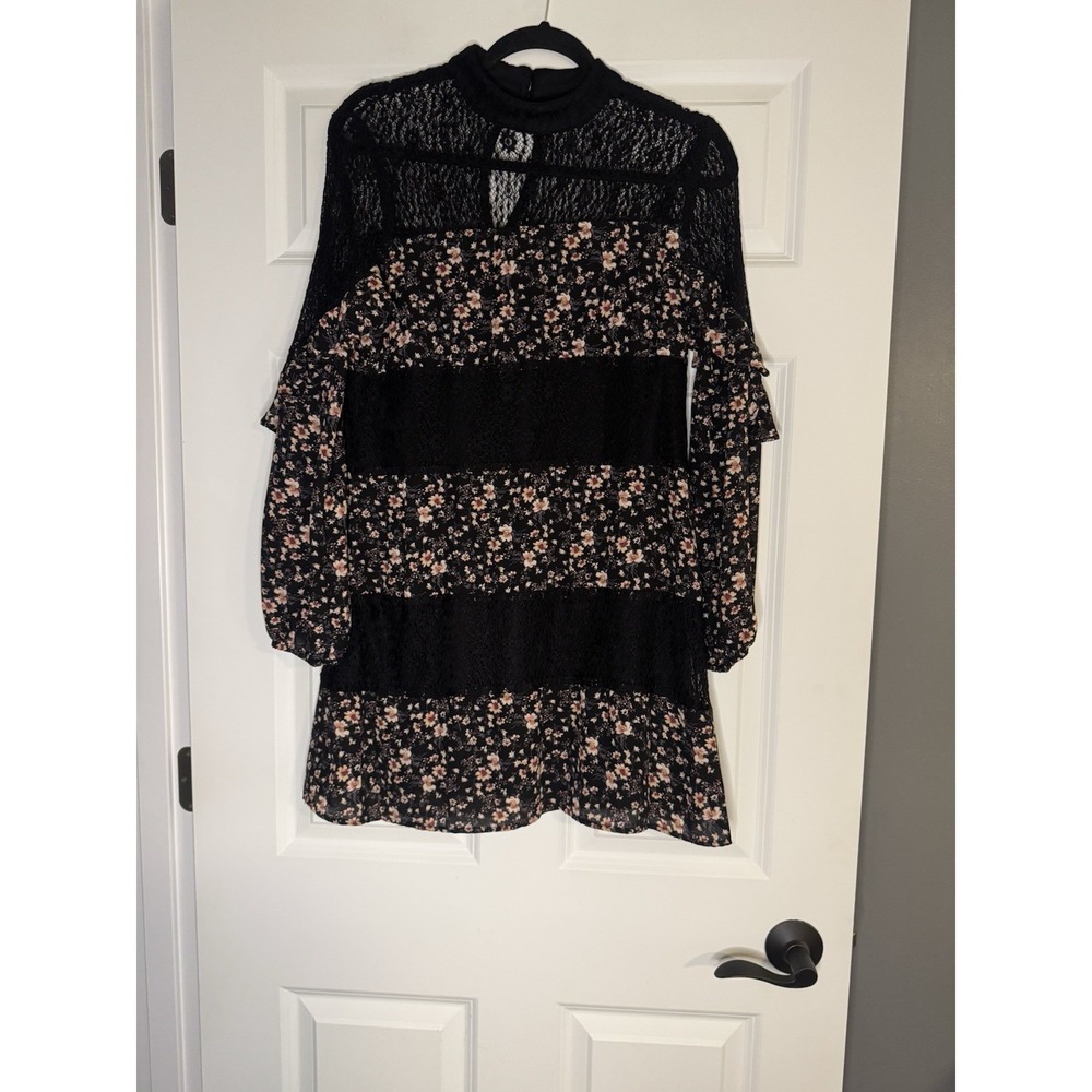 City Triangles Long Sleeve Dress Floral Print W Lace Paneling Xs Keyhole Cutouts